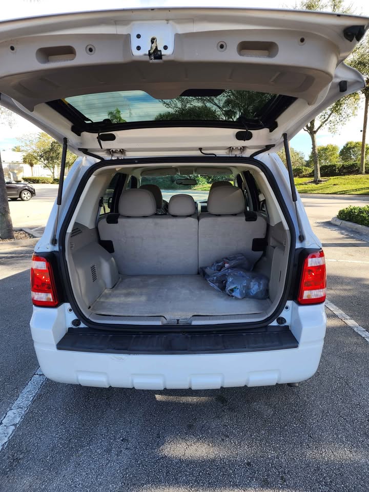 2011 Ford Escape Hybrid 4x4 – 57,000 Miles - photo 4