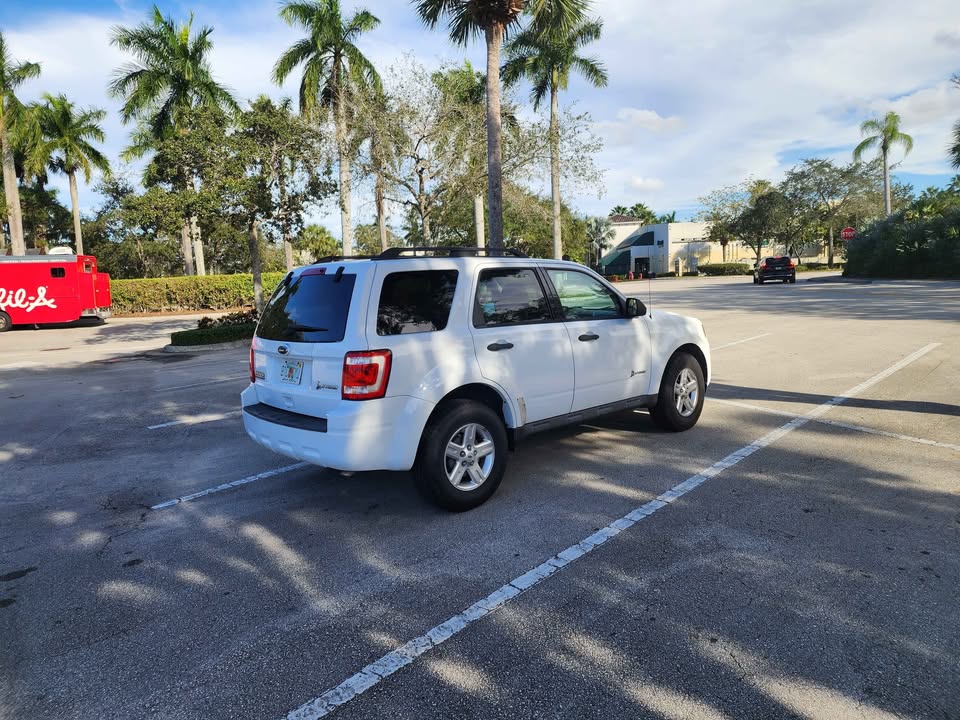 2011 Ford Escape Hybrid 4x4 – 57,000 Miles - photo 5