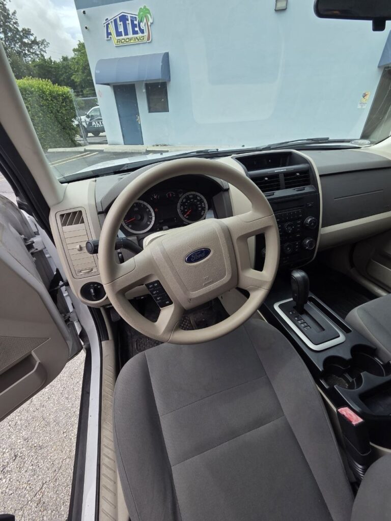 2011 Ford Escape XLS – 2.5L 4-Cylinder - photo 10