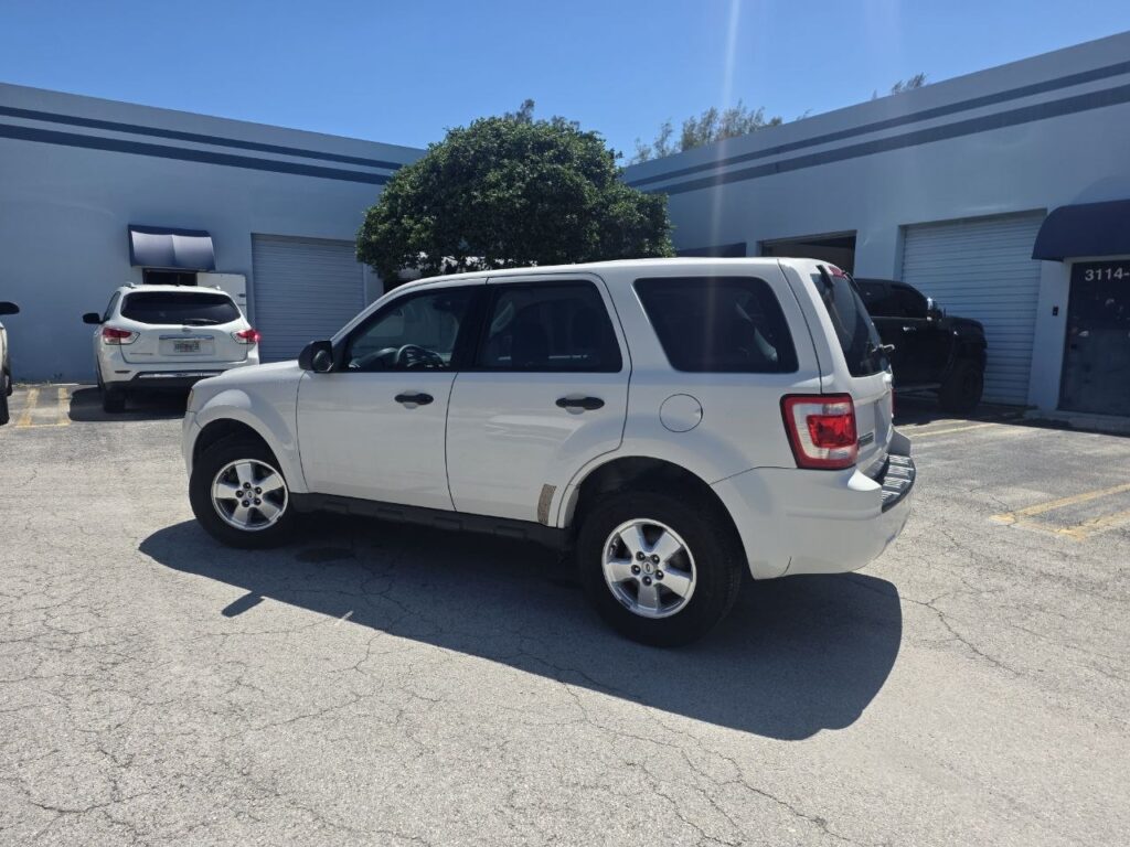 2009 Ford Escape 4WD – 2.5L – 77,000 Miles - photo 9