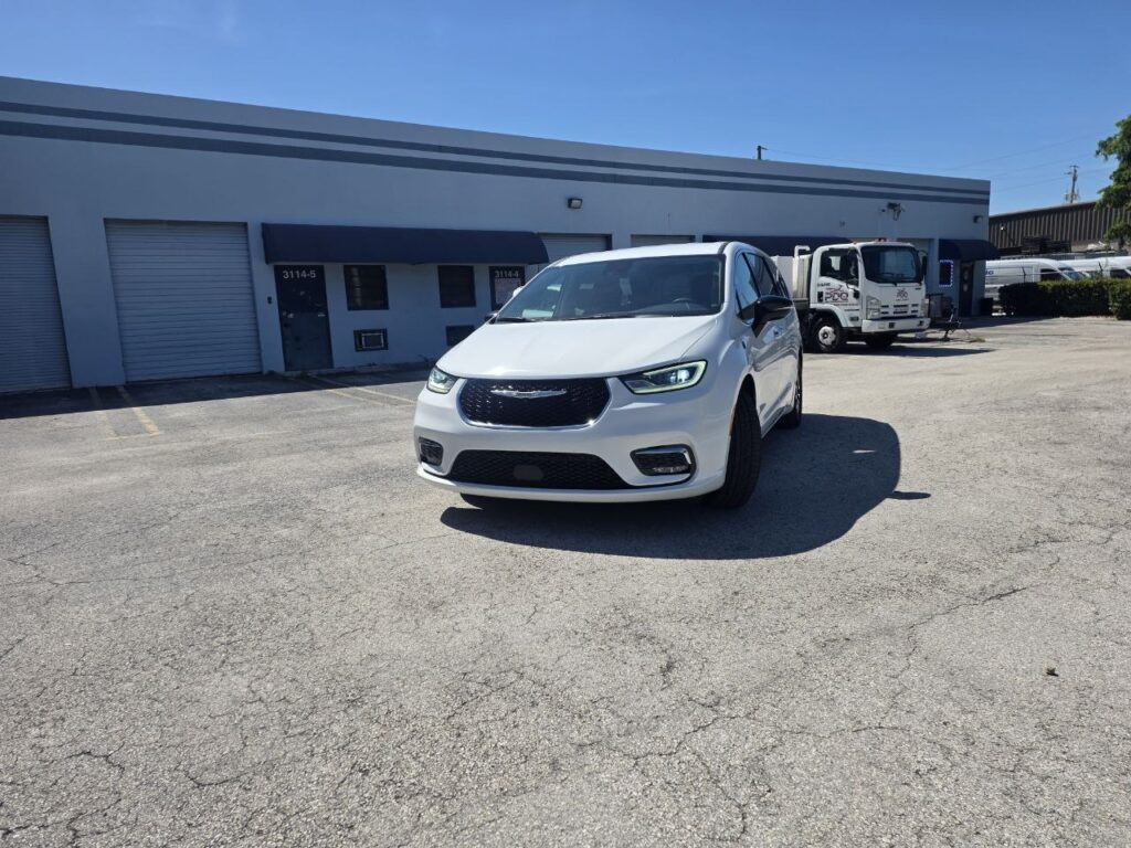 2024 Chrysler Pacifica Plug-In Hybrid Select – 3.6L V6 Plug-In Hybrid - photo 1