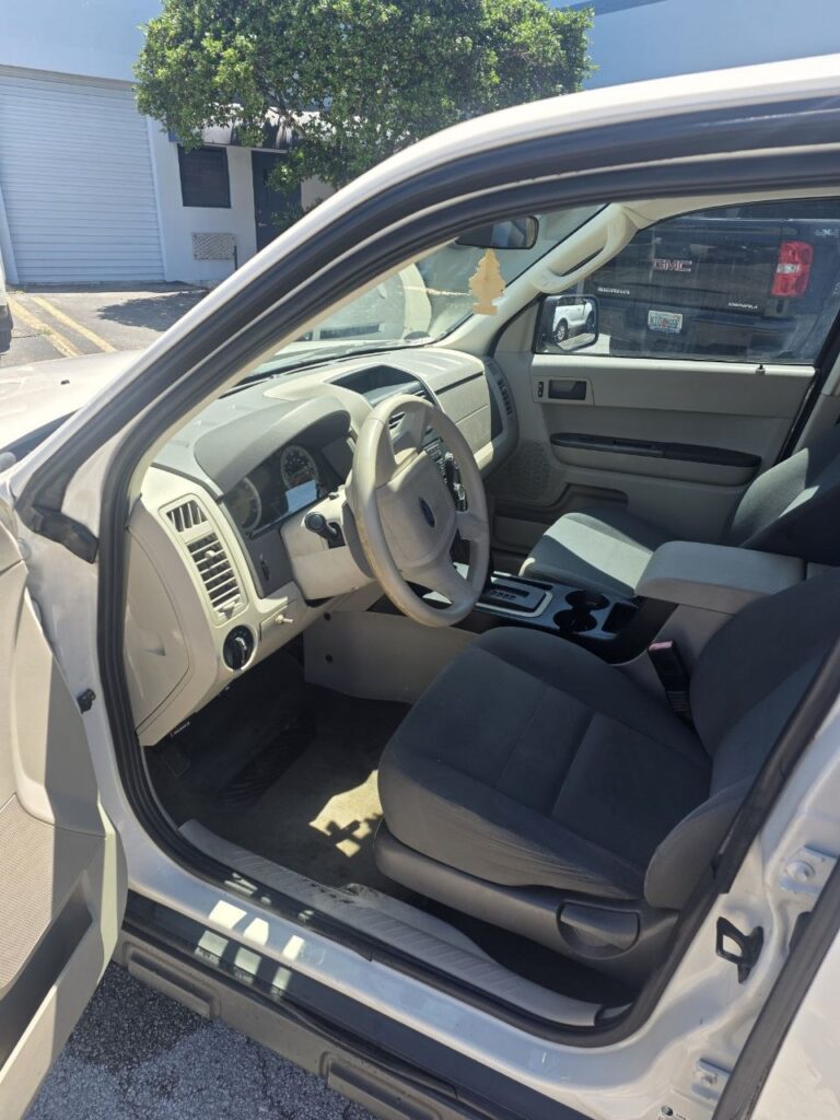 2009 Ford Escape 4WD – 2.5L – 77,000 Miles - photo 1