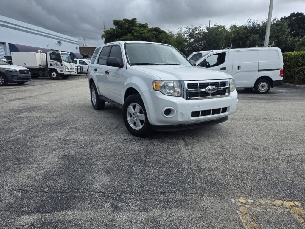 2011 Ford Escape XLS – 2.5L 4-Cylinder - photo 3