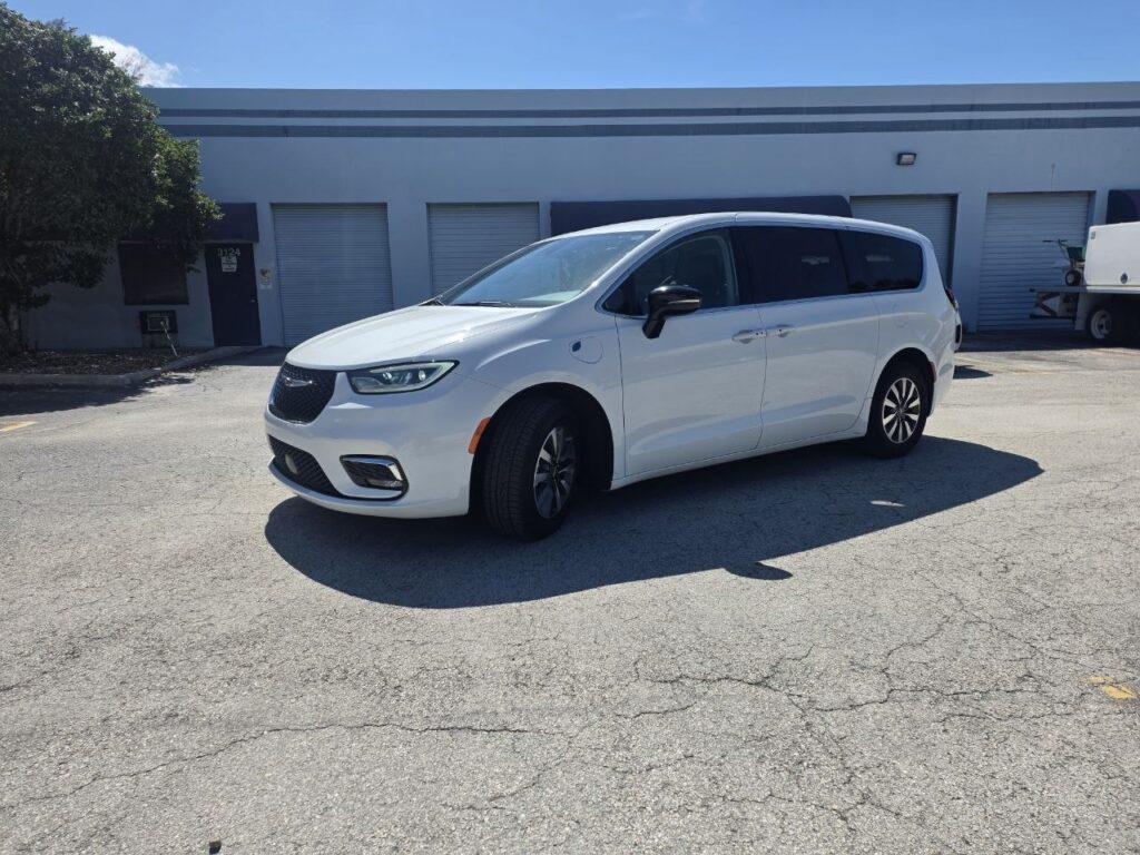 2024 Chrysler Pacifica Plug-In Hybrid Select – 3.6L V6 Plug-In Hybrid - photo 2