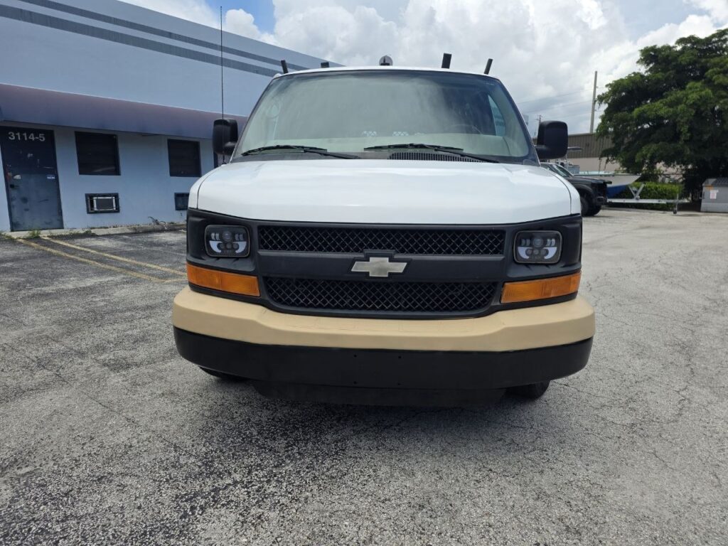 2011 Chevrolet Express 2500 Cargo Van – 4.8L V8 - photo 3