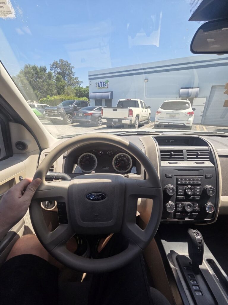 2009 Ford Escape 4WD – 2.5L – 77,000 Miles - photo 2