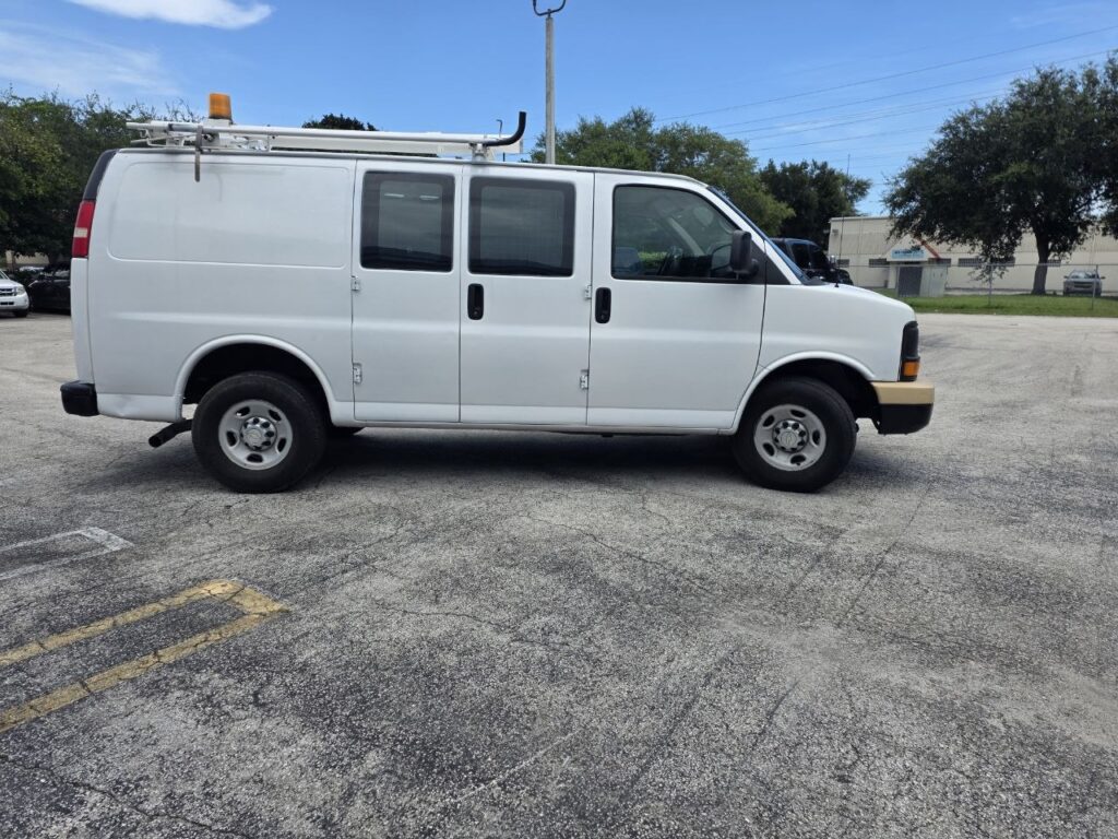 2011 Chevrolet Express 2500 Cargo Van – 4.8L V8 - photo 5