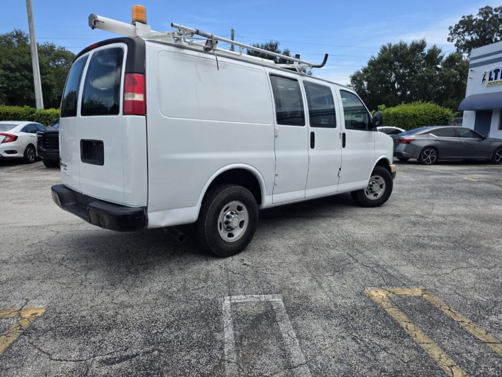 2011 Chevrolet Express 2500 Cargo Van – 4.8L V8 - photo 6