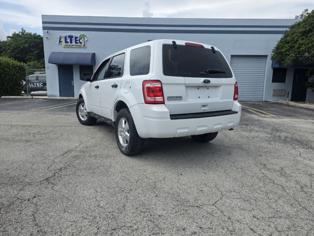 2011 Ford Escape XLS – 2.5L 4-Cylinder - photo 7