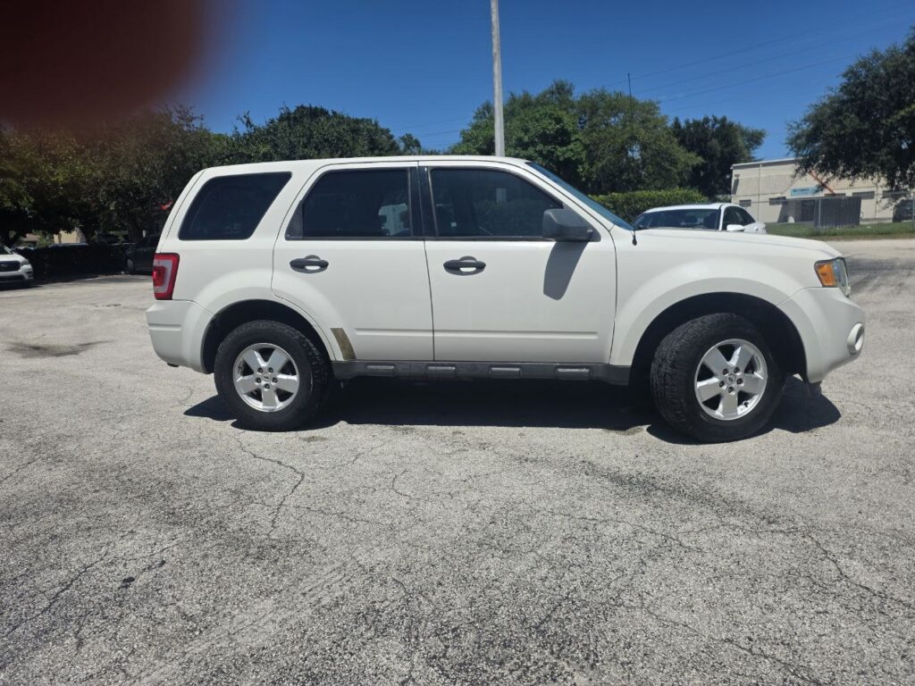 2009 Ford Escape 4WD – 2.5L – 77,000 Miles - photo 4