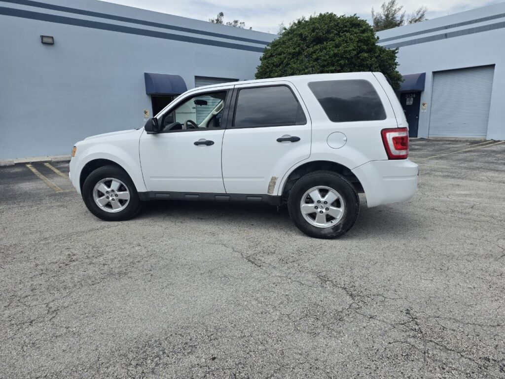 2011 Ford Escape XLS – 2.5L 4-Cylinder - photo 8