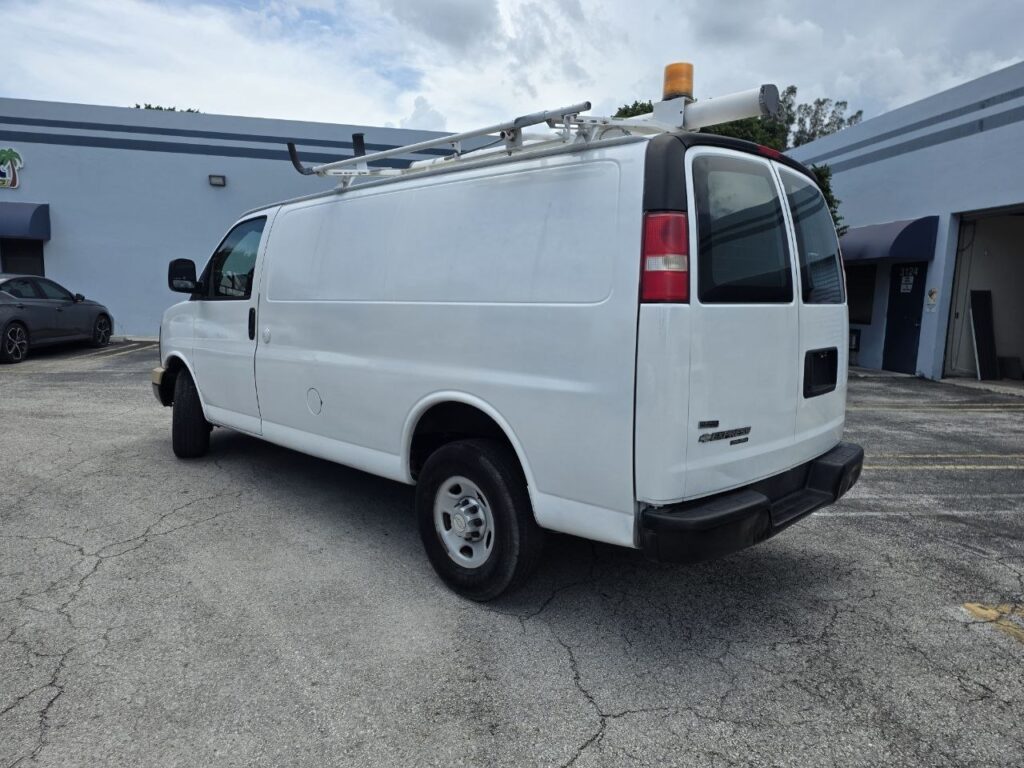 2011 Chevrolet Express 2500 Cargo Van – 4.8L V8 - photo 8
