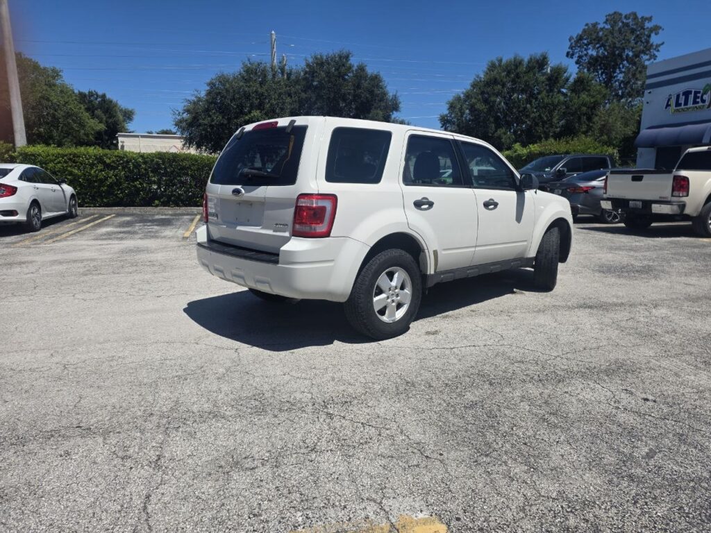 2009 Ford Escape 4WD – 2.5L – 77,000 Miles - photo 5