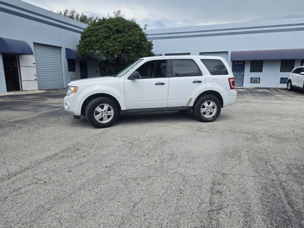 2011 Ford Escape XLS – 2.5L 4-Cylinder - photo 9