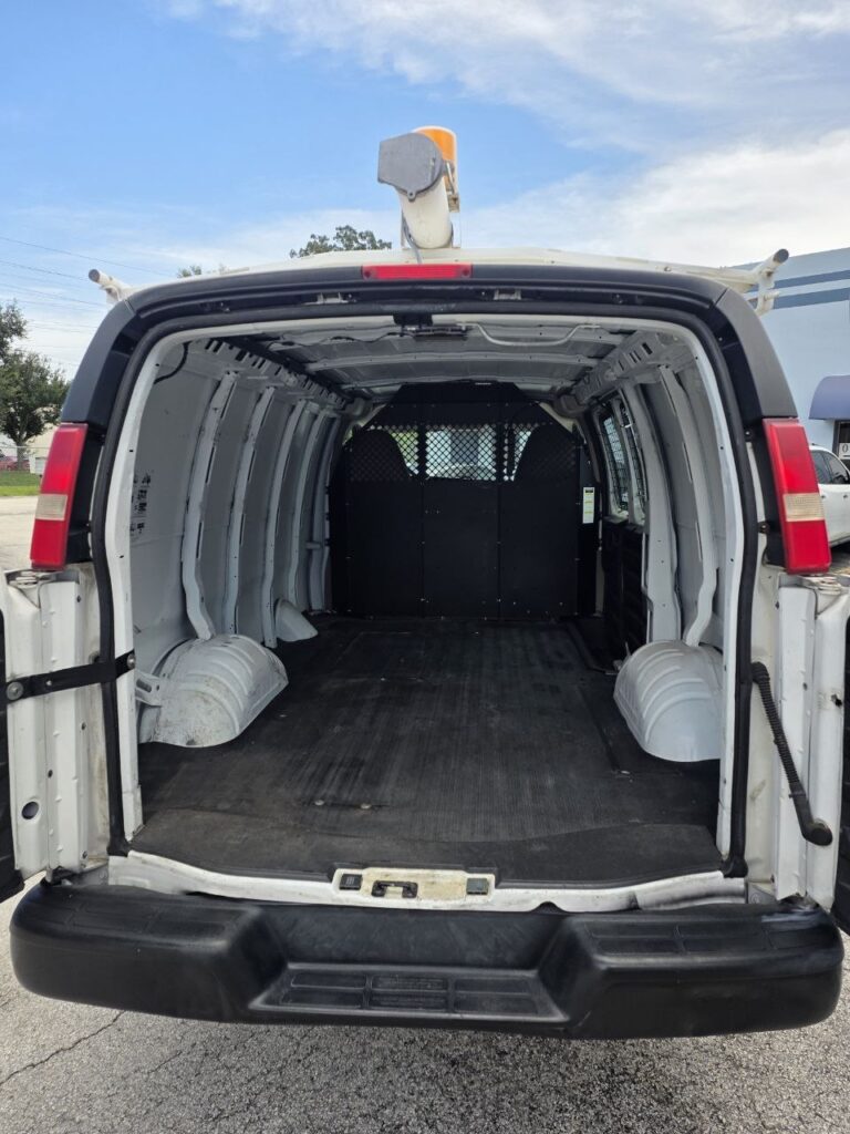 2011 Chevrolet Express 2500 Cargo Van – 4.8L V8 - photo 9